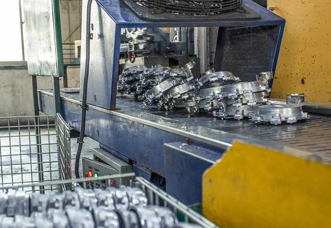 Produzione di componenti pressofusi in alluminio e Zama